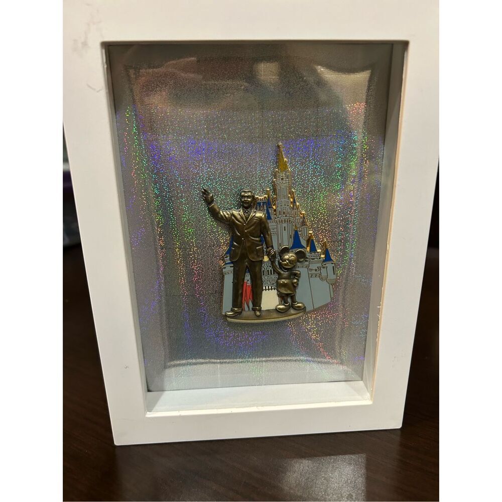 Official Disney Trading Pin Partners Statue Walt & Mickey Mouse Castle 3D 2005
